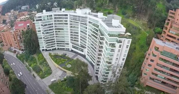 Peñas Blancas - Round a favor de los dueños del lujoso edificio Peñas Blancas contra la constructora Escalar