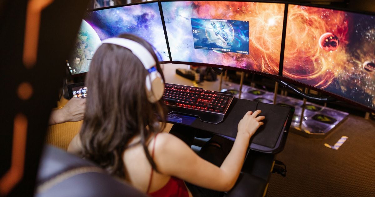 Según estudio, los más jóvenes pasan más tiempo jugando videojuegos que en redes sociales