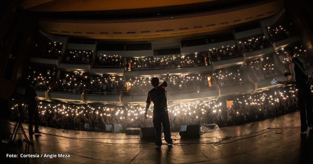 La fórmula de LosPetitfellas para salir de Colombia cantándole a relaciones, futbol y salud mental