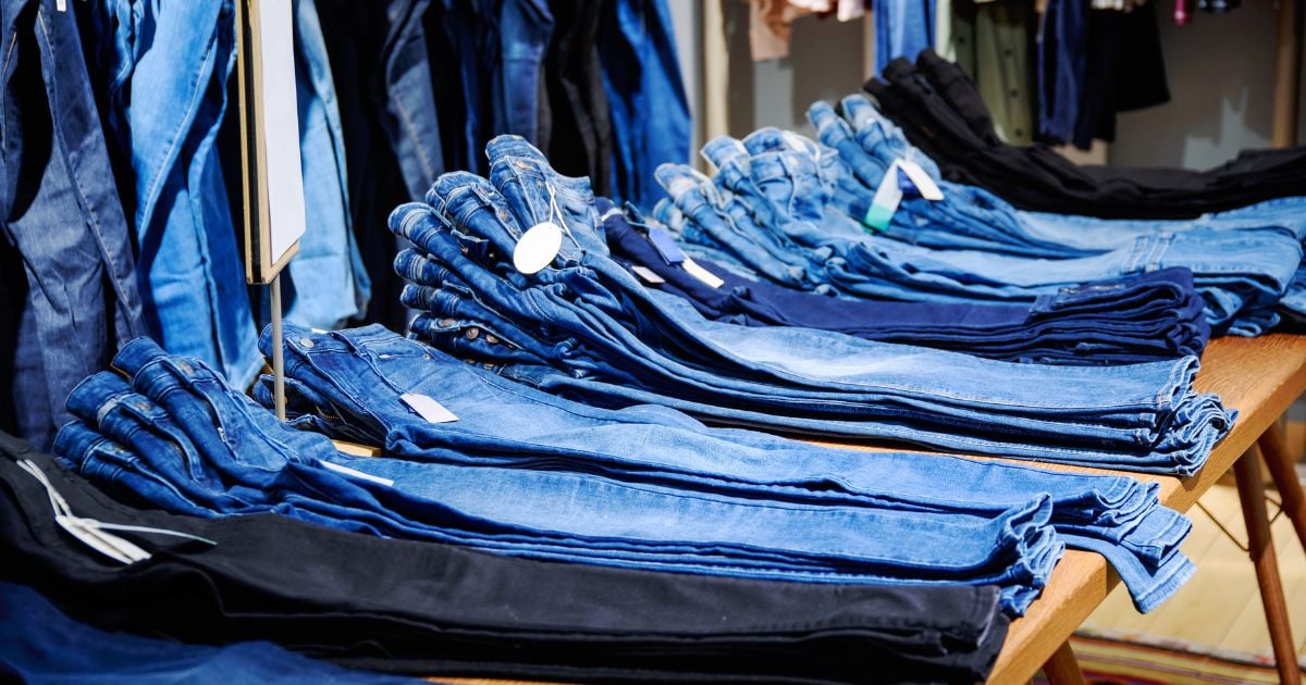 La bodega en San Victorino para comprar jeans de todos los estilos desde $60 mil