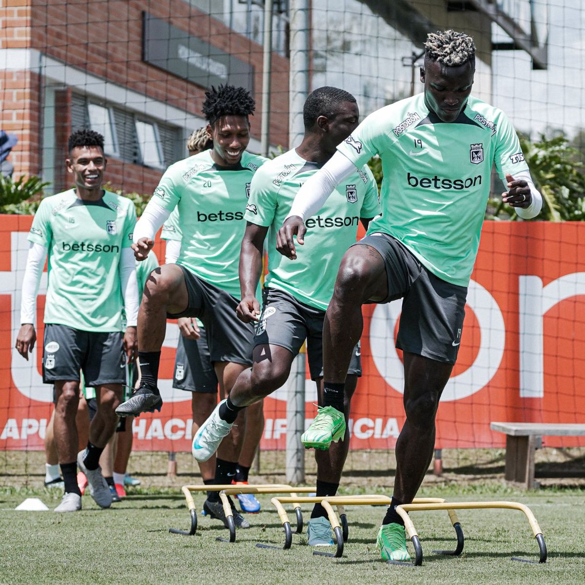 Atlético Nacional Clásico paisa - Clásico paisLa decisión de Atlético Nacional previo al clásico paisa; se curó en salud con la hinchada visitante