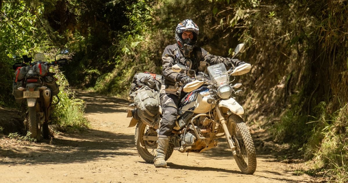 Así inició Más allá de las montañas, la gran hazaña de Sebastián Castro y Alejandro Gómez - Más allá de las montañas: Los 2 paisas que en 15 días lograron hacer historia en Antioquia en moto