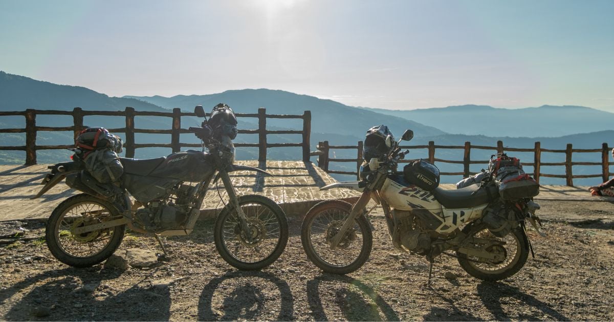 Así inició Más allá de las montañas, la gran hazaña de Sebastián Castro y Alejandro Gómez - Más allá de las montañas: Los 2 paisas que en 15 días lograron hacer historia en Antioquia en moto