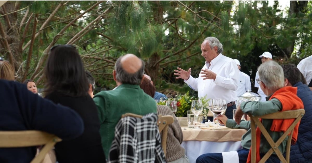  - El encuentro de Vargas Lleras con empresarios paisas en una finca en Rionegro