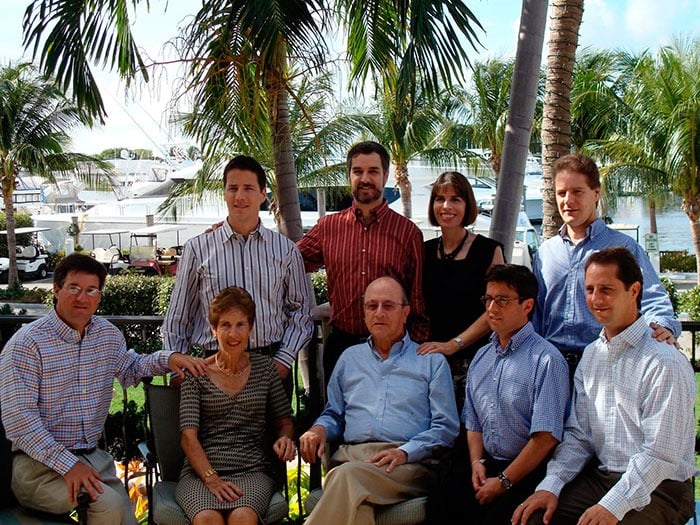 Bernie Moreno y su familia - Los negocios con los que el colombiano Bernie Moreno hizo la fortuna que lo catapultó al Senado de EE.UU.