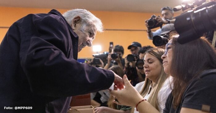  - Mujica se despide por la puerta grande: su candidato gana la presidencia de Uruguay