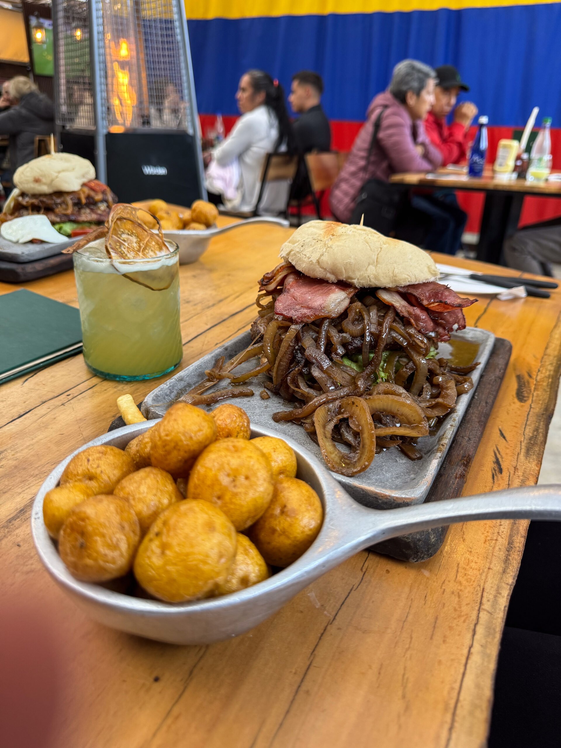 Hamburguesa encebollada y tocineta El Galápago  - El Galápago un restaurante campestre en Chía ideal para comer grandes porciones y probar ricos cócteles