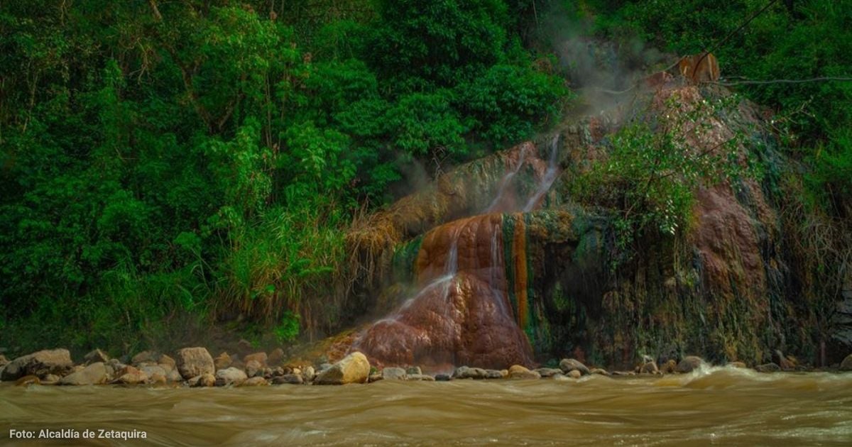 Así puede conocer la cascada termal más alta de Colombia