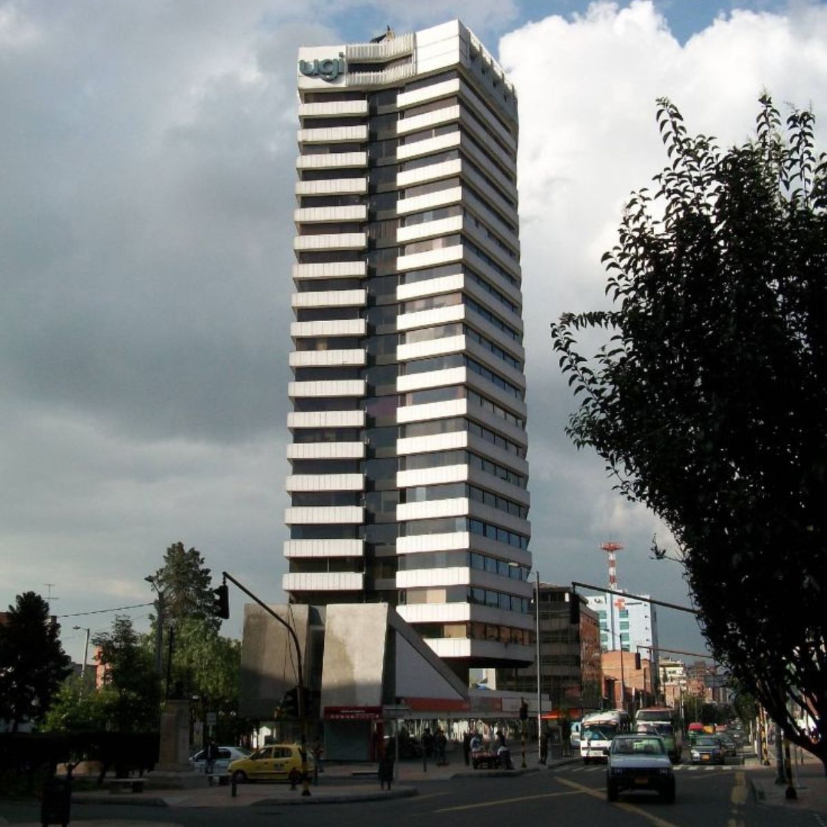 Edificio UGI Edificio que se construyó al revés - El arquitecto boyacense que levantó el Edificio UGI, el 'rascacielos' bogotano que se construyó al revés