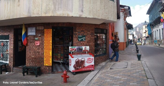 Tienda de barrio - Esta es tienda de barrio más antigua de Bogotá: 422 años de fundada y le da pelea a D1 y ARA