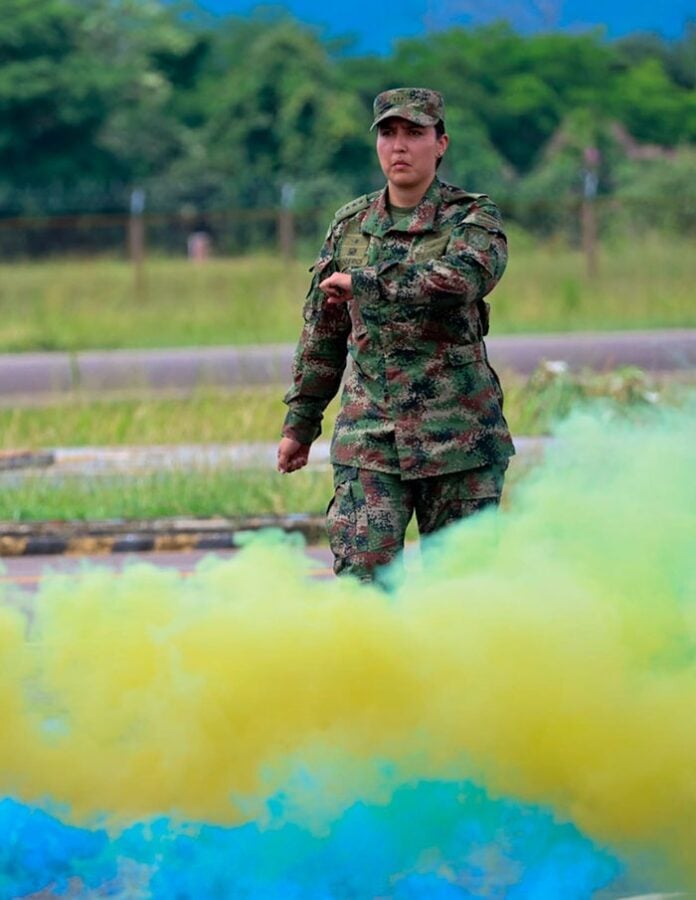 helicópteros Black Hawk  - Ella es la capitán Forero, la primera mujer del Ejército en pilotear un Black Hawk