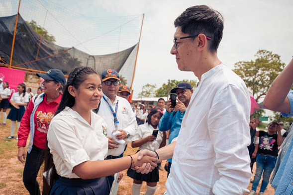 Inauguración del Orellana  - Así salvaron un colegio, Francisco de Orellana, para 450 niños en la Selva Amazónica que llevaban 5 años construyendo