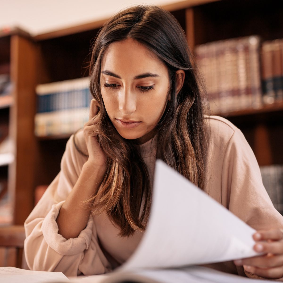 Carreras universitarias - Las 5 carreras universitarias que no debería estudiar en Colombia, según la IA