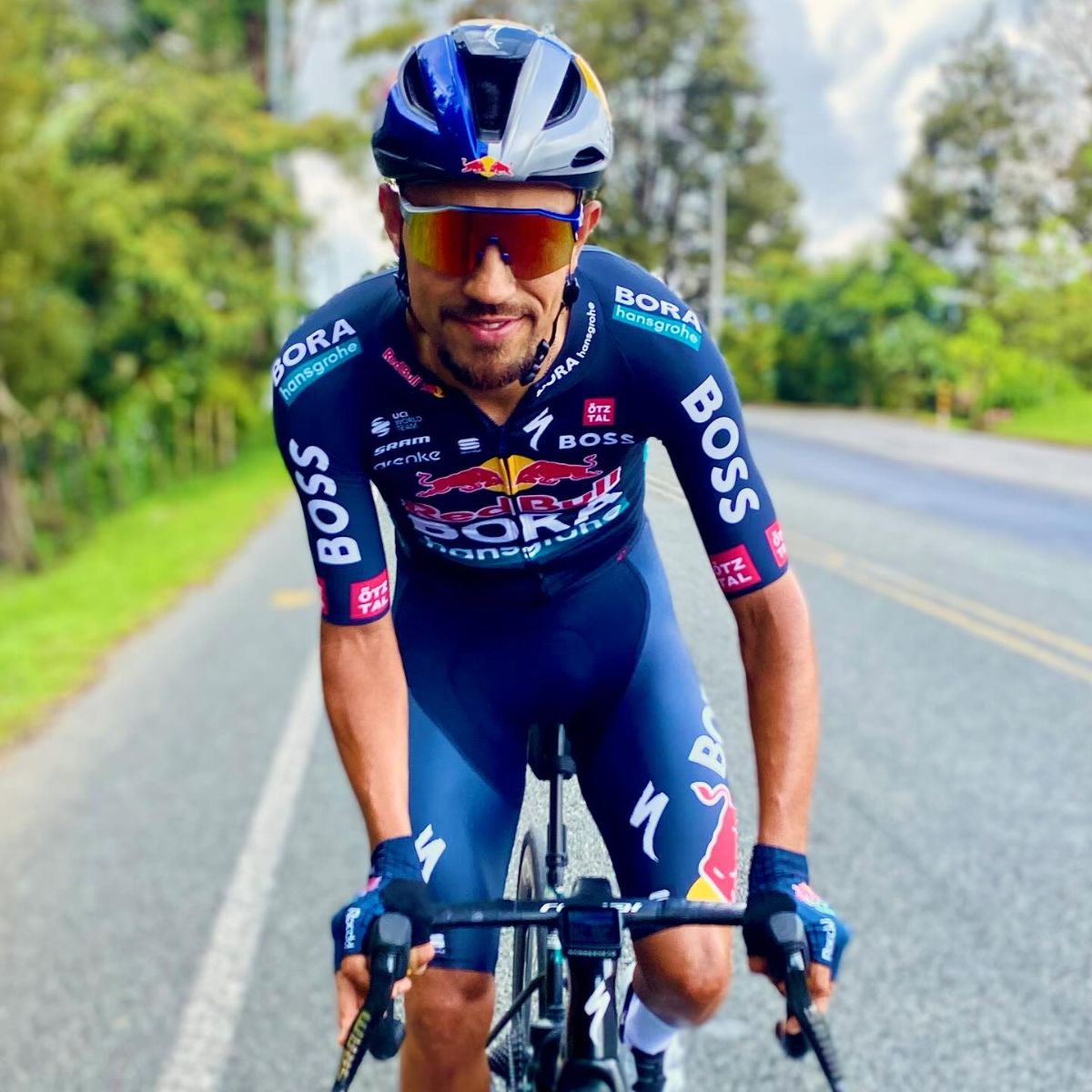 Daniel Felipe Martínez ciclismo colombiano Ranking UCI - ¿Qué pasó con el ciclismo colombiano? El agridulce inicio de 2025 con los escarabajos abajo en el ranking