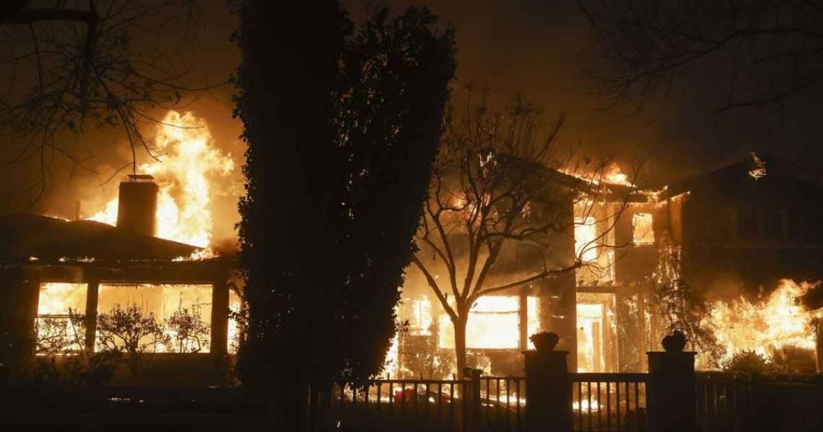 Paris Hilton, Ben Affleck y otros famosos que han pérdido sus millonarias casas por el incendio en Los Ángeles - El incendio en Los Ángeles que acabó con la casa de Paris Hilton, Adam Brody y más famosos